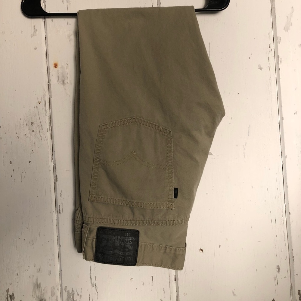 Levi’s W 34 x L 30 khakis style jeans